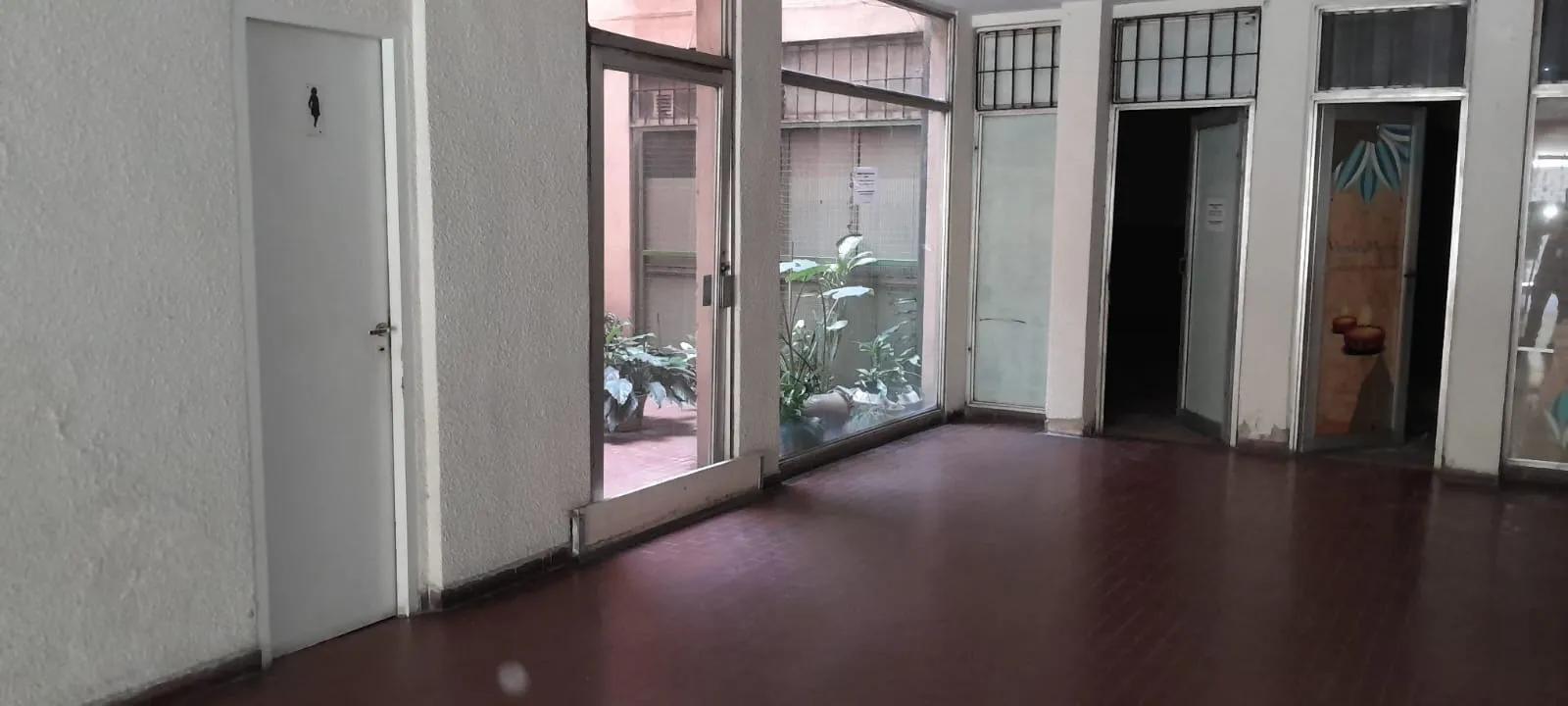 SE VENDEN EN BLOCK 3 LOCALES PARA DEPOSITO EN GALERIA - CENTRO - ONCATIVO 130