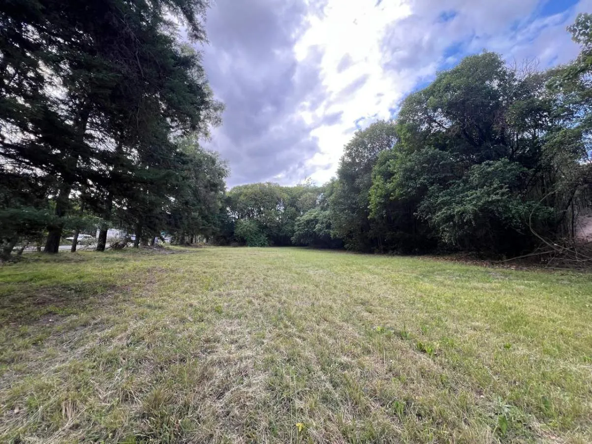 ALQUILER O VENTA . TERRENO SOBRE CAMINO AL CUADRADO . 500 MTRS E53