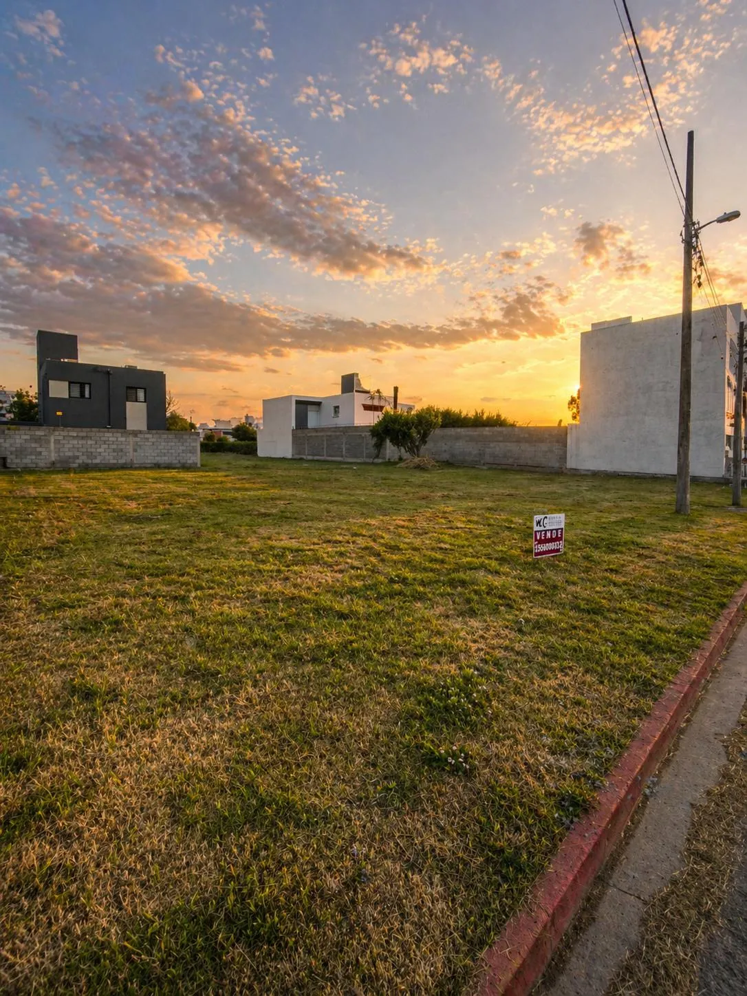 NUEVO URCA - SOBRE AVENIDA - 2 LOTES JUNTOS DE 347 M2 CU- 14 MTS DE FRENTE CU- E...