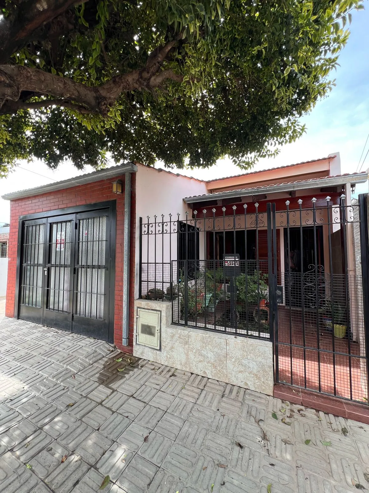 ALBERDI NEG INMOBILIARIOS VENDE DEPARTAMENTO PLANTA BAJA DE DOS DORMITORIOS EN C...