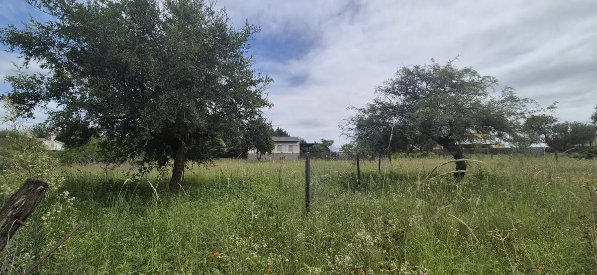 Lote Esquina en Villa Parque Siquiman con Vistas Increíbles al Lago y las Sierra