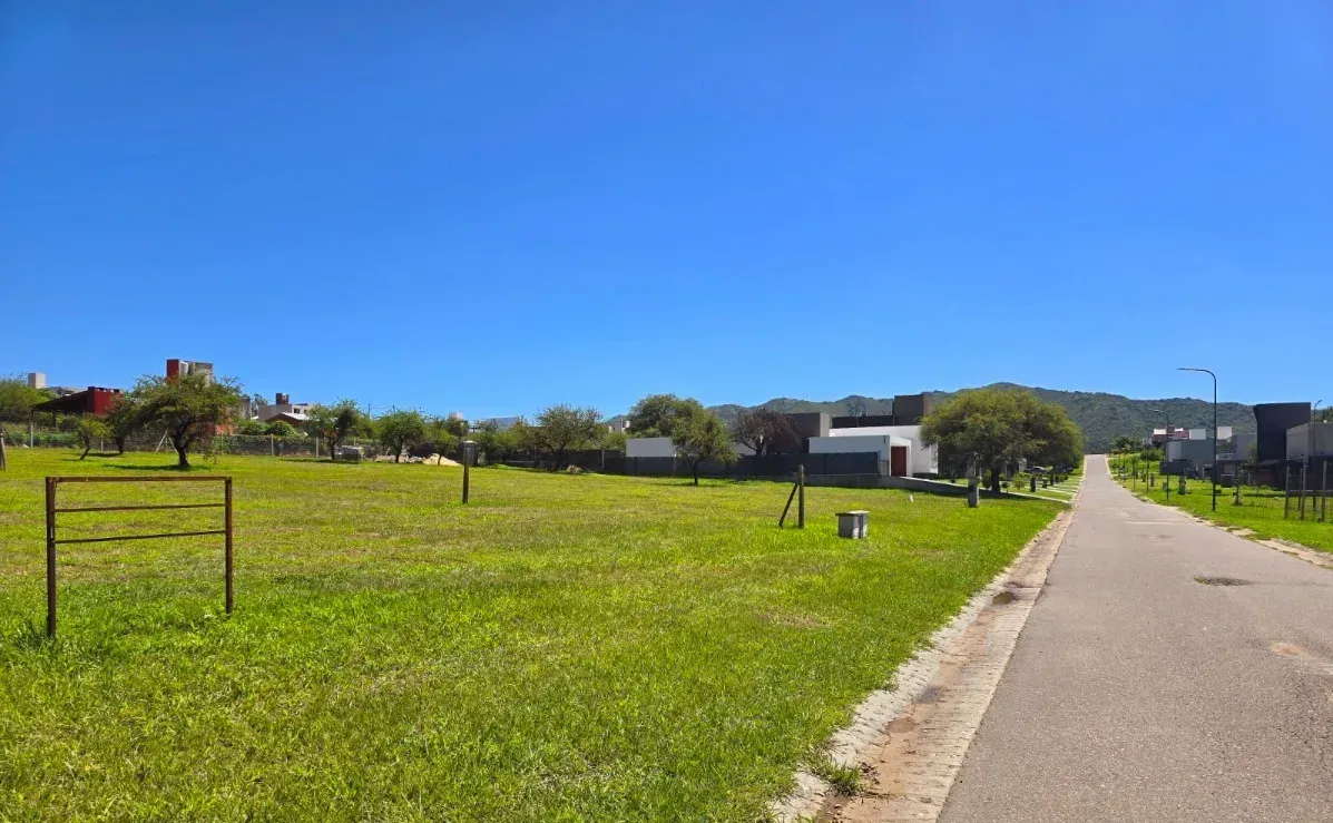 Terreno  Venta  Country La Arbolada 1.260 m Acceso Autopista con Gas Natural