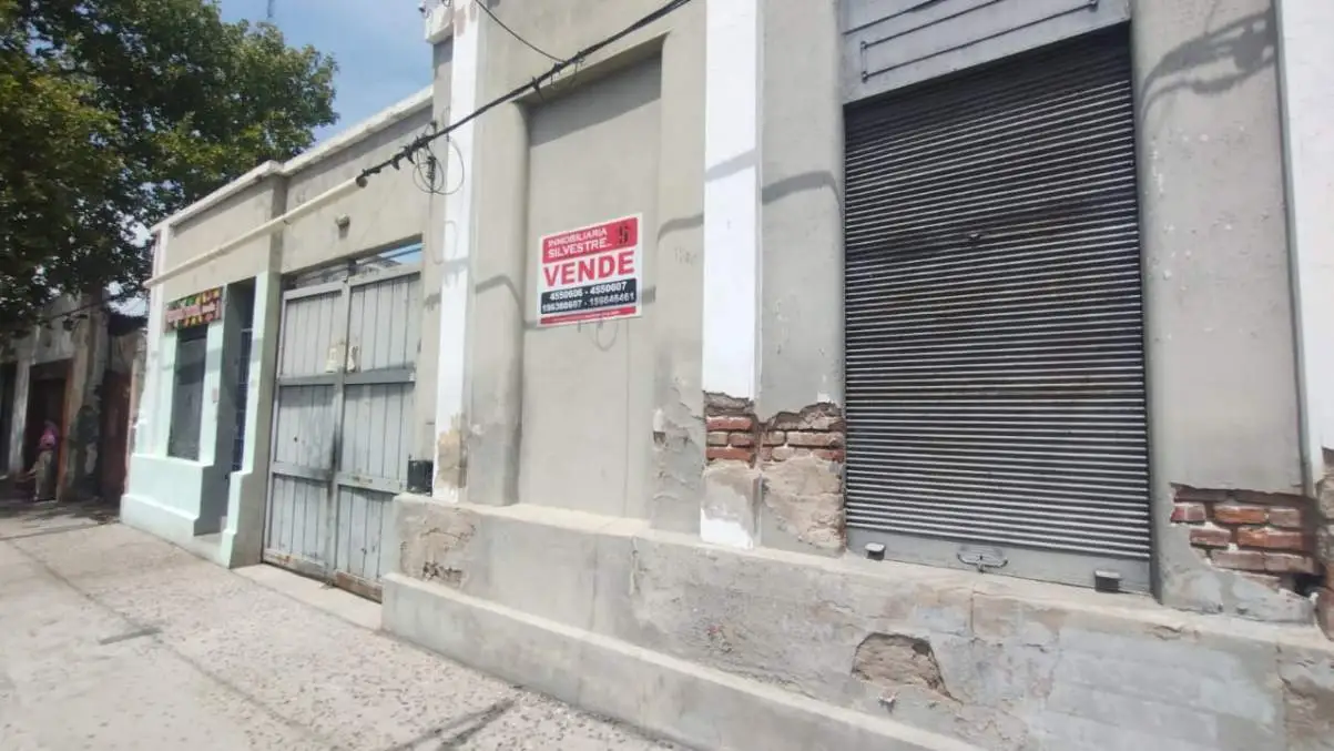EXCELENTES COCHERAS + LOCAL  EN B° SAN VICENTE