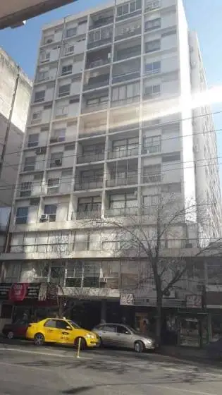 Se vende oficina centro sobre Av Colón