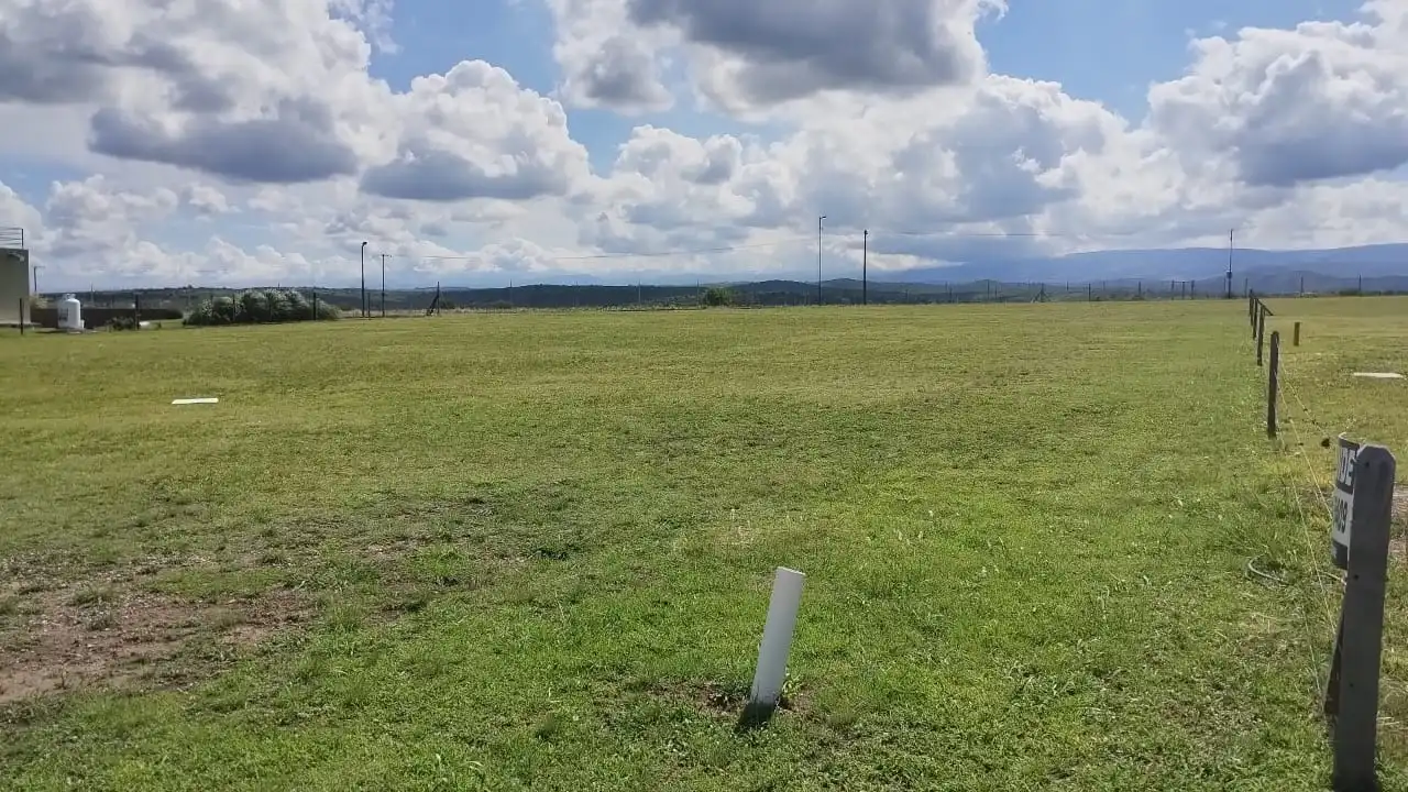 Liquido! Puerto del Águila, hermoso lote con vista al lago y sierras grandes!!