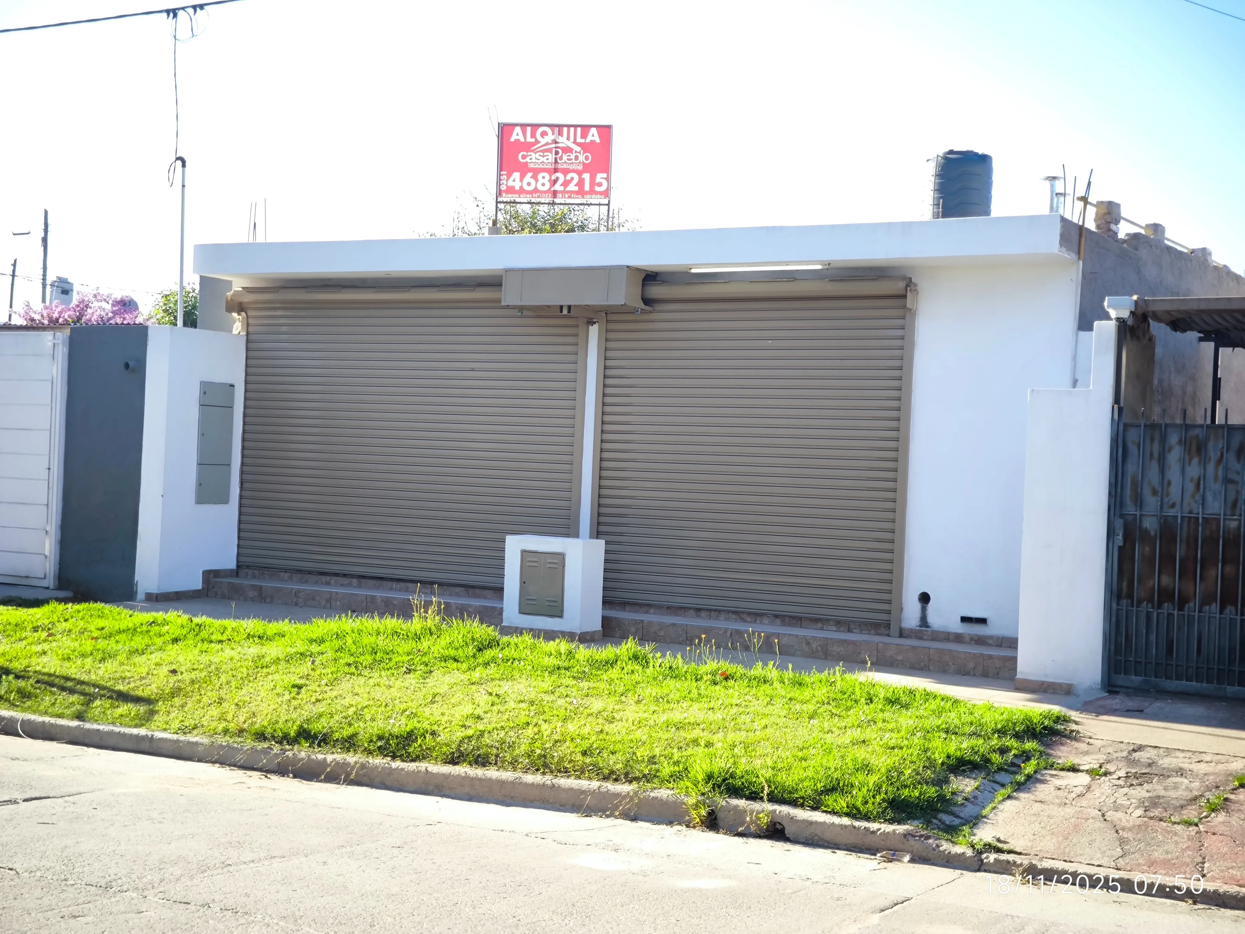 Excelente local en Alta Gracia, calle concejal Barbeito, gas natural y baño.