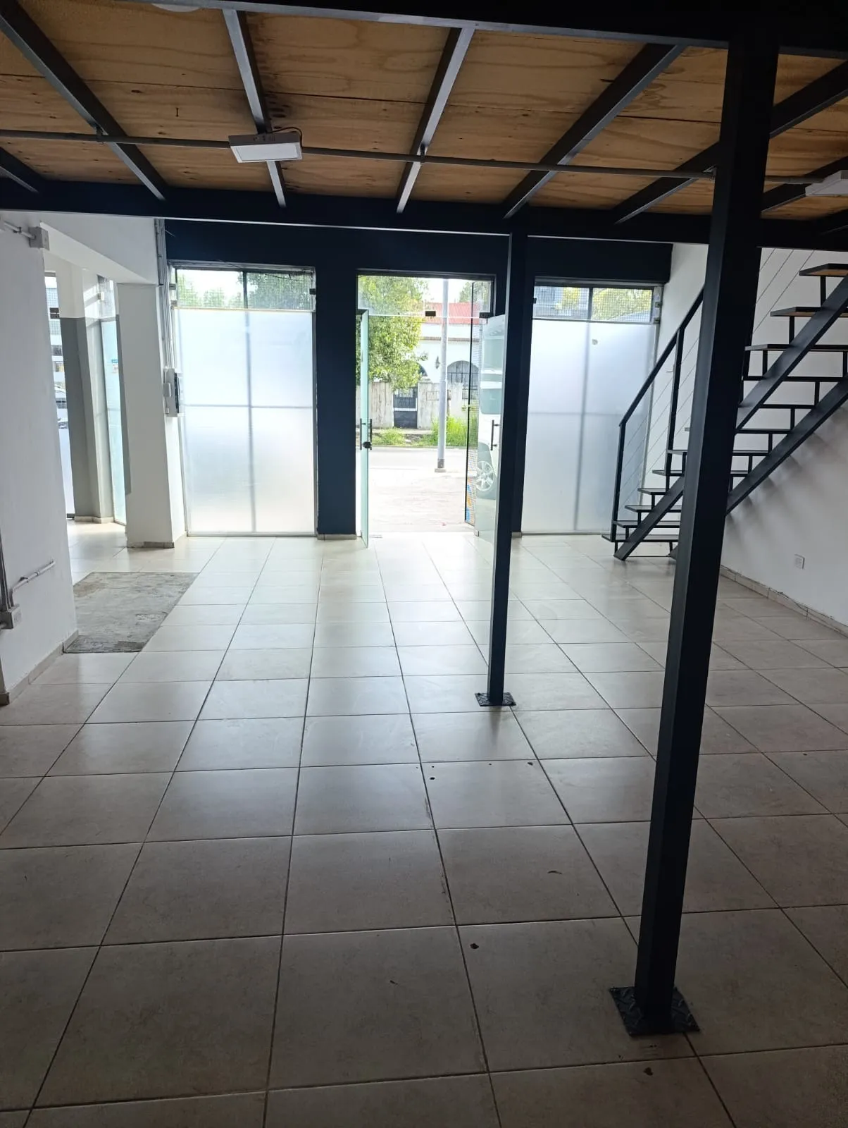 ALQUILO LOCAL COMERCIAL EN ARGÜELLO