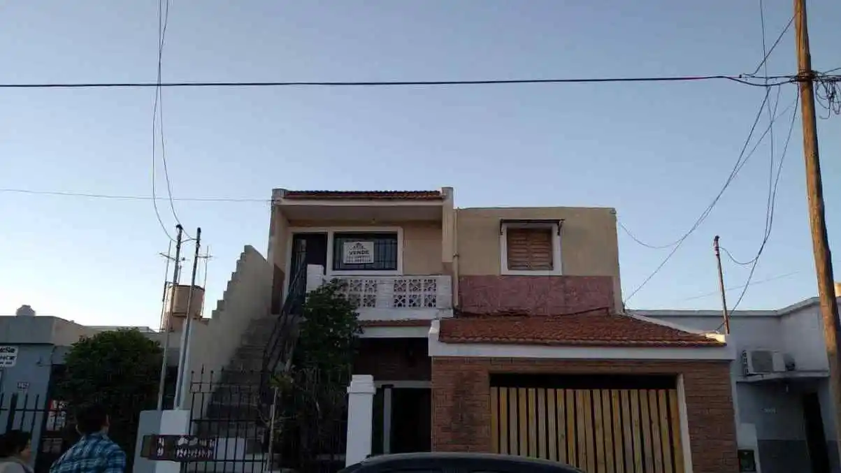OPORTUNIDAD DE INVERSION CASA  2 DEPTOS