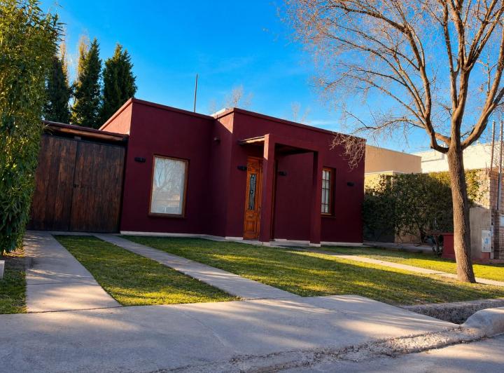 Casa · 220m² · 4 Ambientes · 2 Cocheras