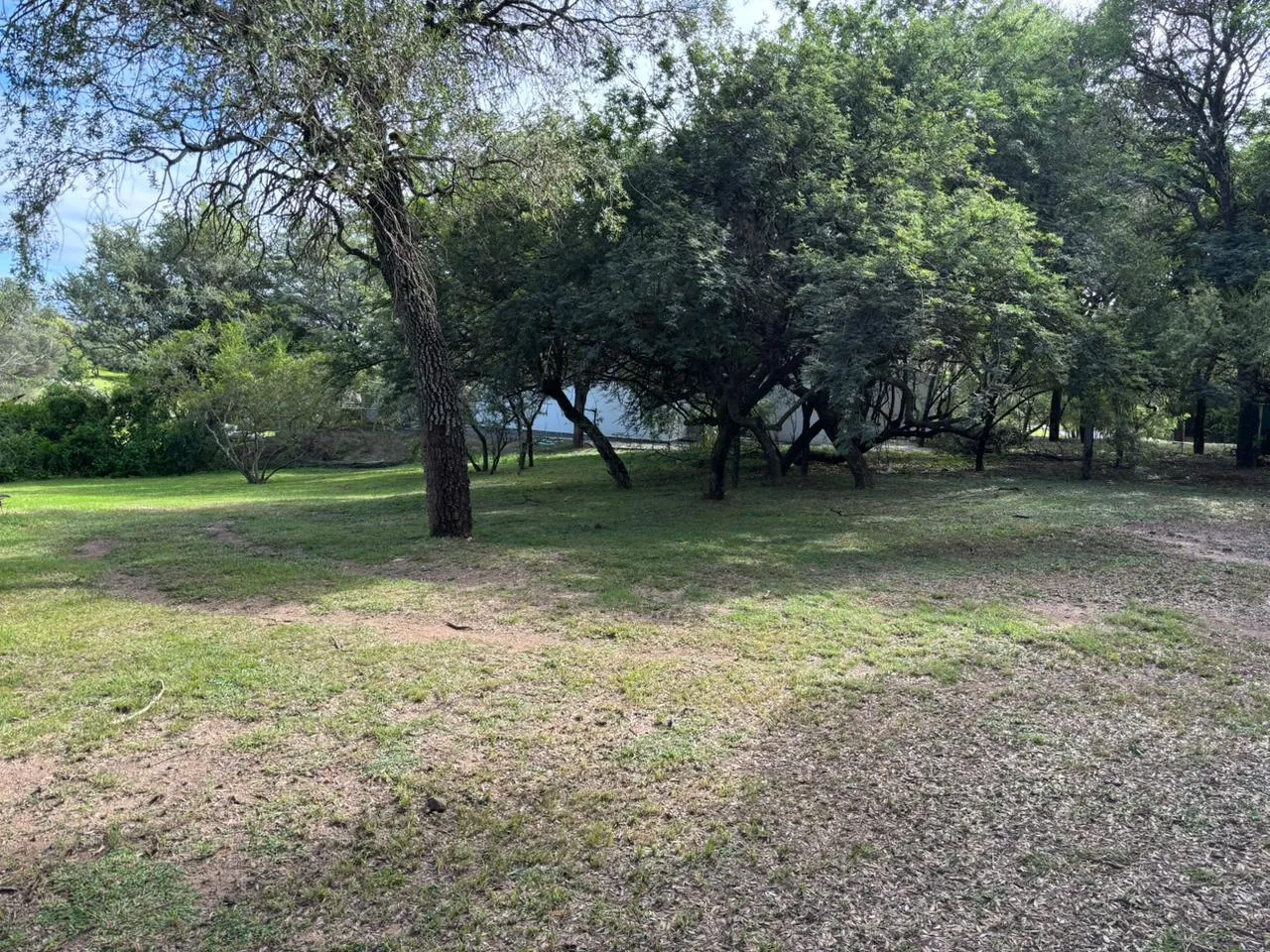 Ultimo Lote en venta, Barrio  El bosque, fondo espacio verde