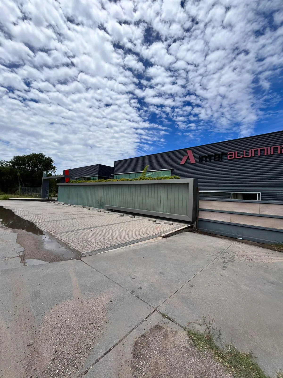 NAVE INDUSTRIAL de 2120 m2 sobre Av. Japón - Excelente ubicacion!