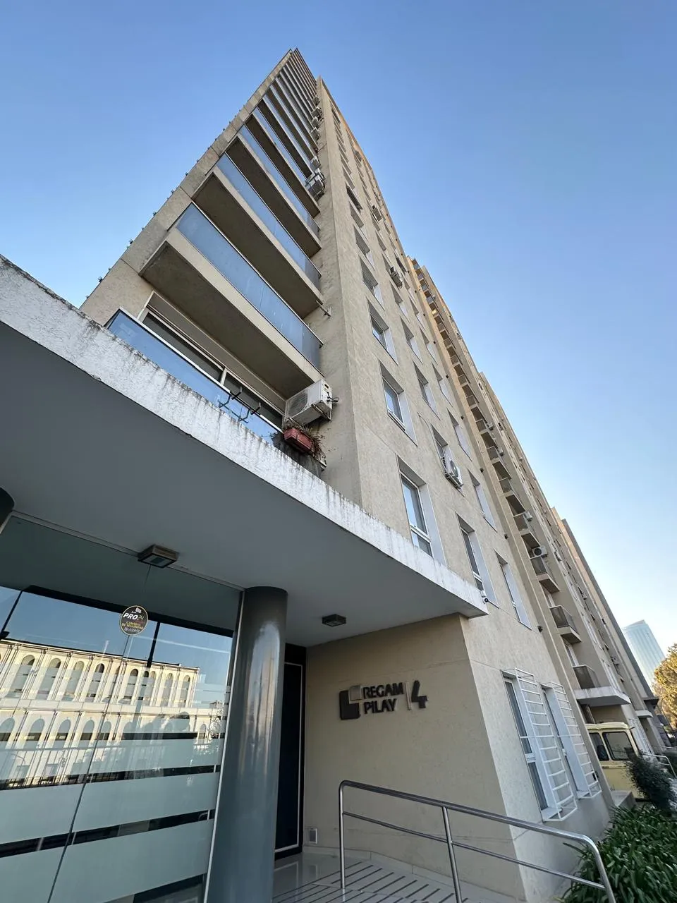 Cochera cubierta en venta - Torre Regam Pilay