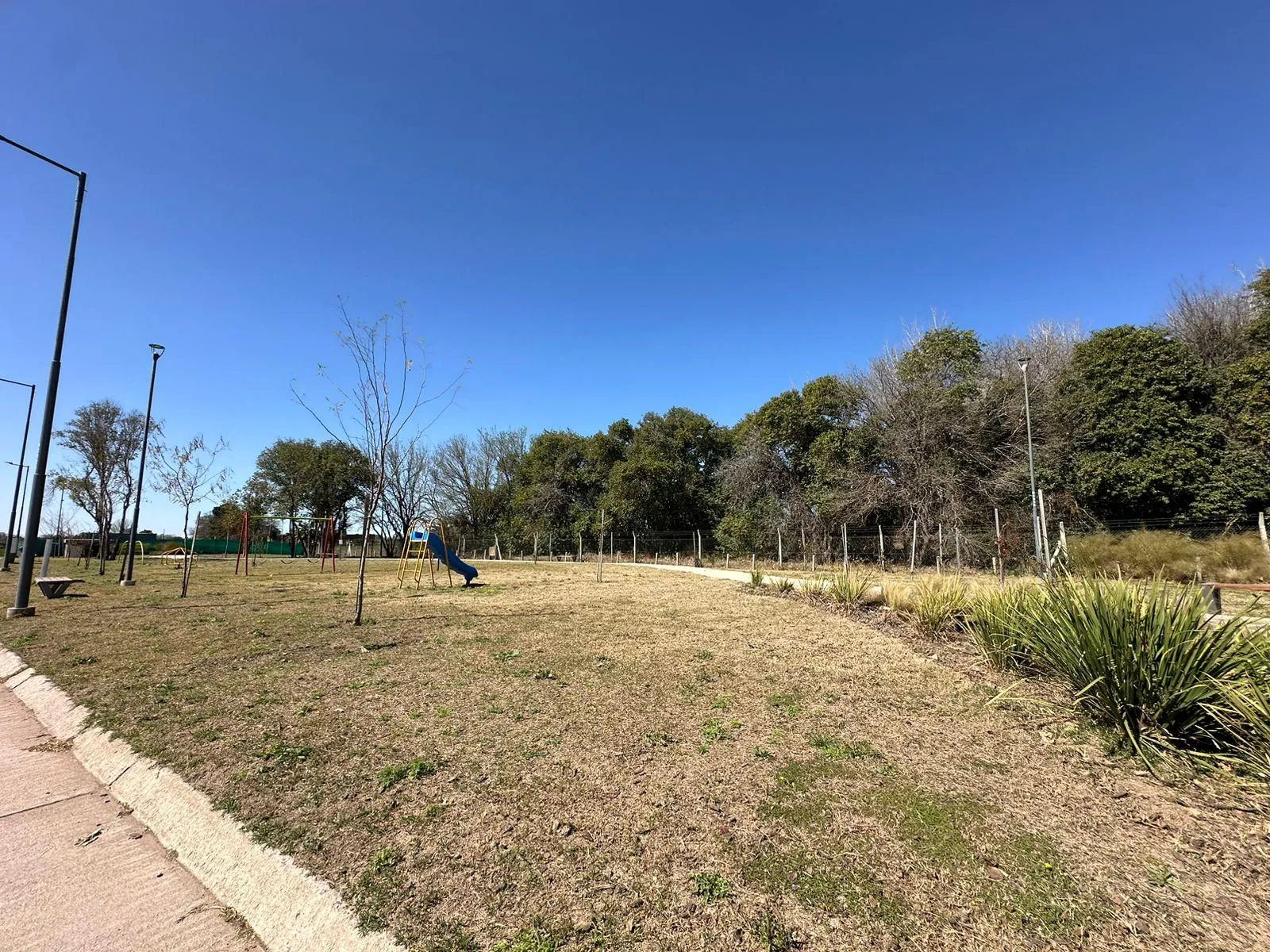APTO DUPLEX CAMPO CHICO