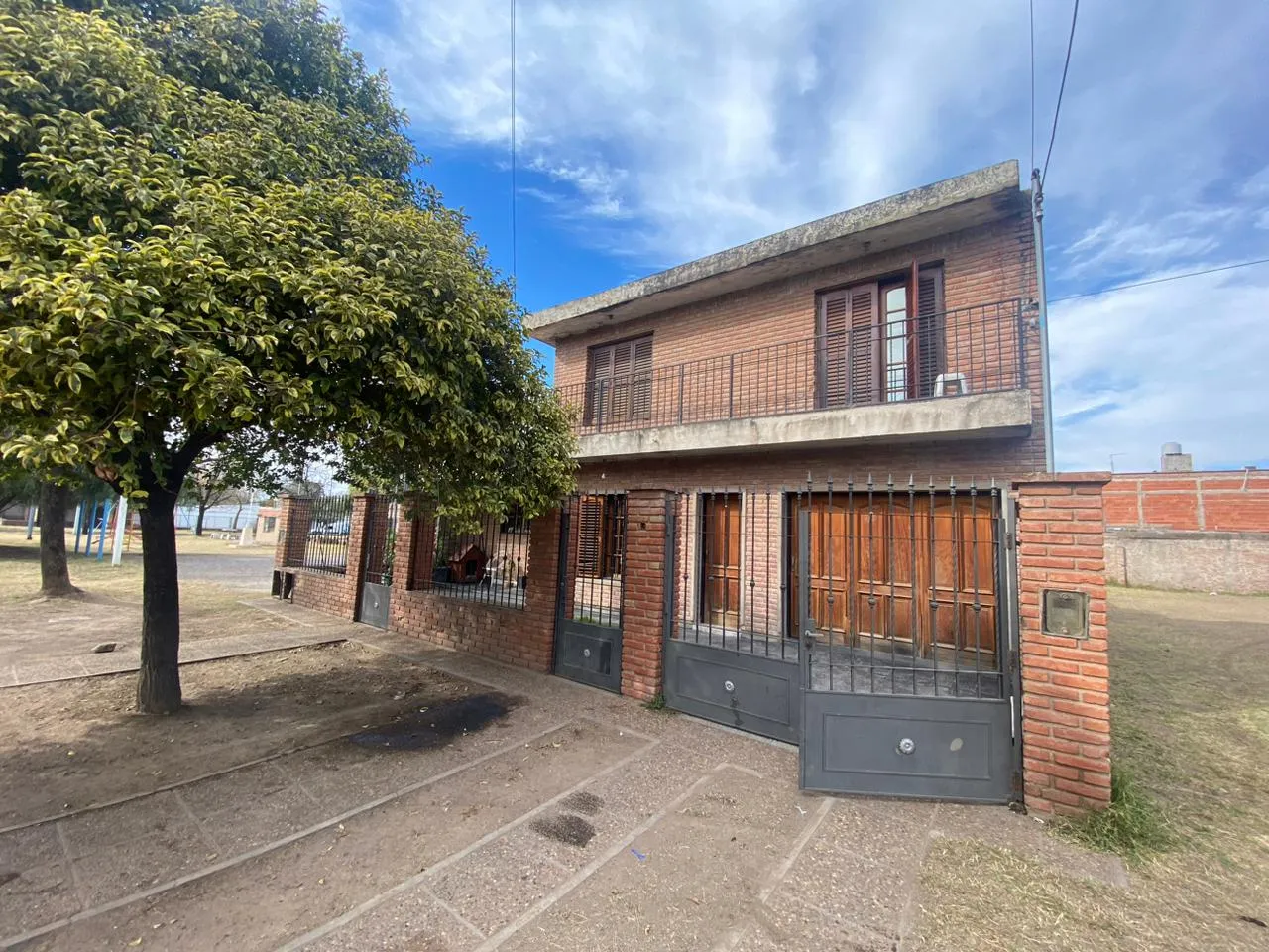 ¡O P O R T U N I D A D! Gran Casa con Depto en Zona Sur!