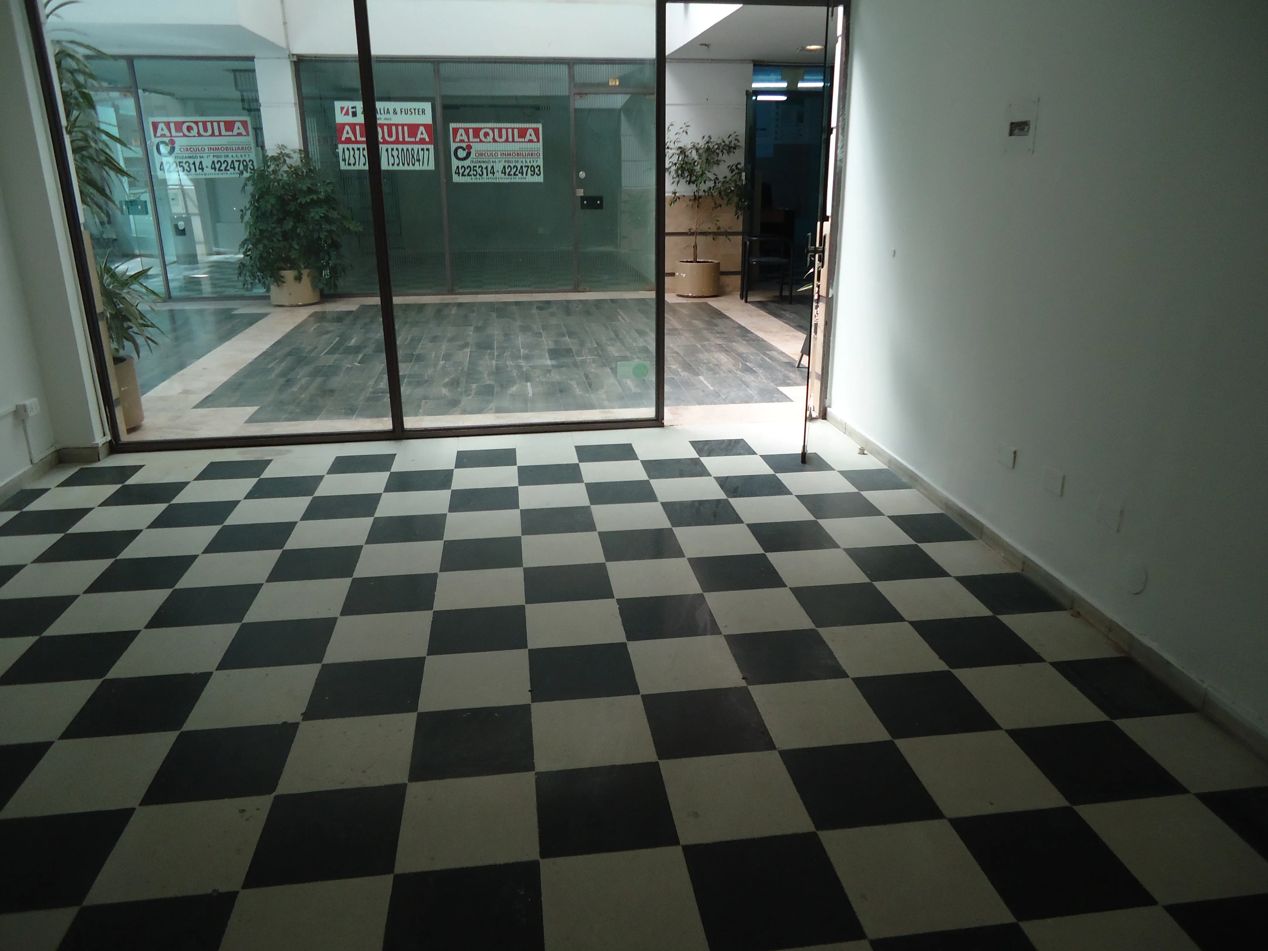 LOCAL 10 EN VENTA - GALERIA SAINT MICHEL