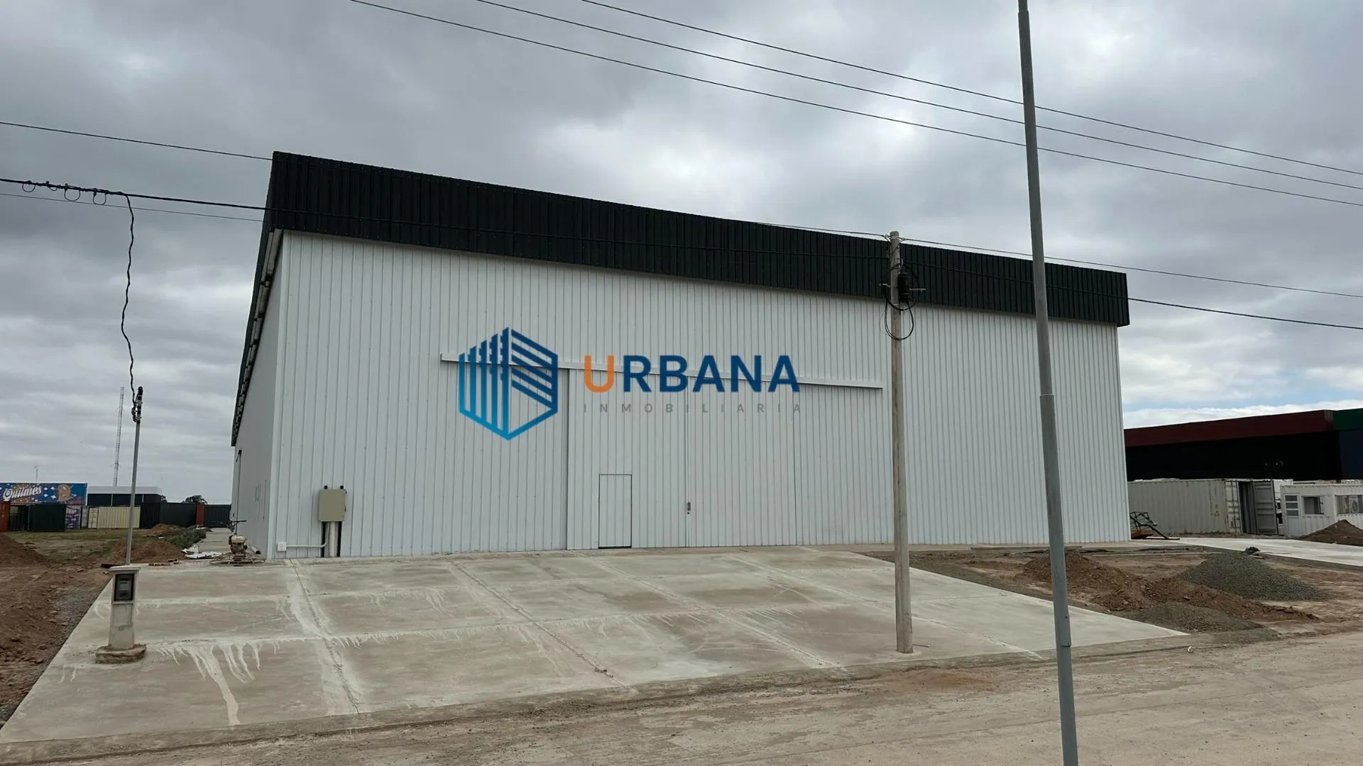 Galpones de 950m2 y/o 550m2 en Polo 52 + oficinas y baños