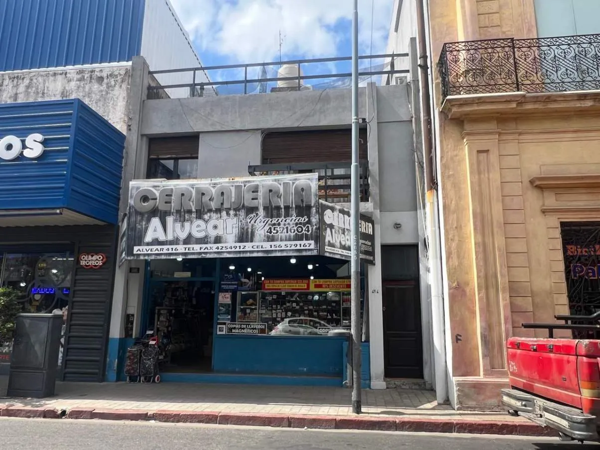 Local Comercial mas Departamento en Planta Alta . Oportunidad de Inversión!!!