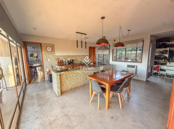 Casa · 128m² · 2 Ambientes · 2 Cocheras