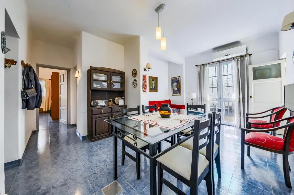 Casa más dpto. 4 dorm. 3 baños. Patio y Terraza. B Alto Alberdi.