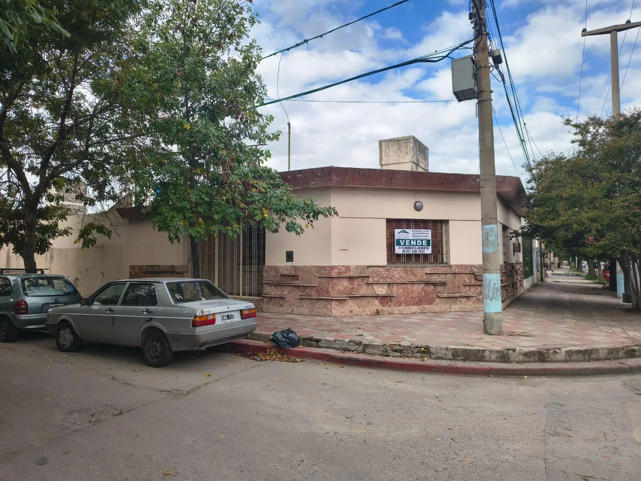 CASA EN VENTA DE CUATRO DORMITORIOS EN CALLE FUTALEUFU 2291 B RIVADAVIA