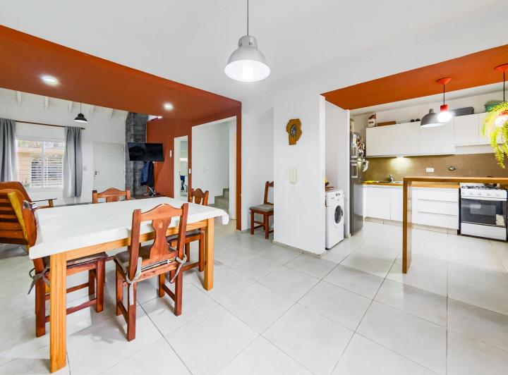 Casa · 145m² · 6 Ambientes · 1 Cochera