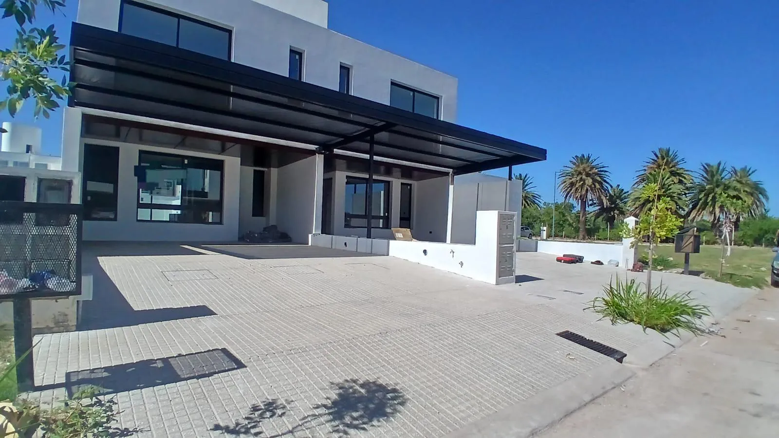 DUPLEX a la VENTA EN CAMPO CHICO 3 DORMITORIOS A ESTRENAR!!!