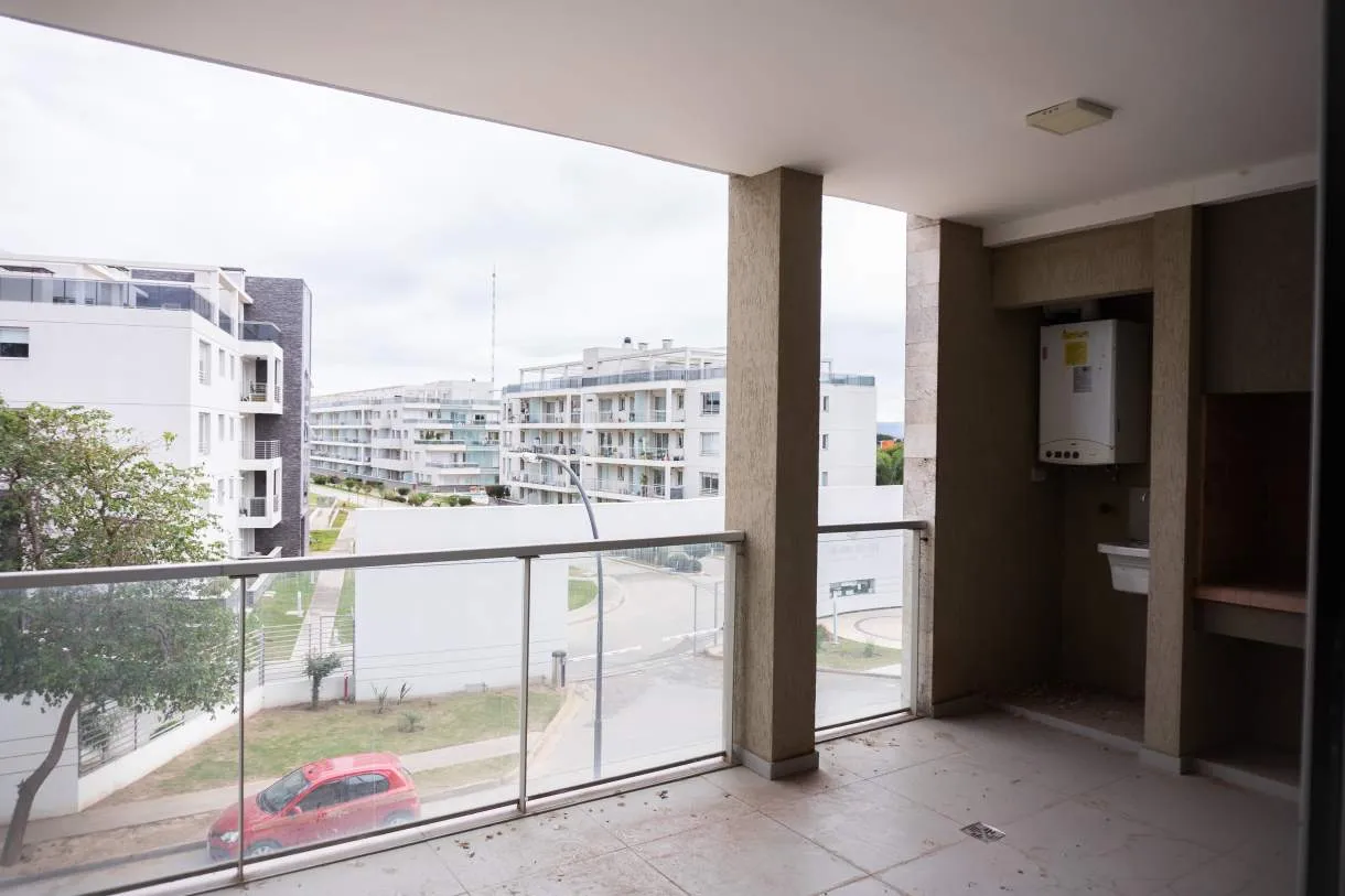 AMPLIOS DEPTOS EN VENTA  2D COCHERA DOBLE  Y BALCON CON ASADOR
