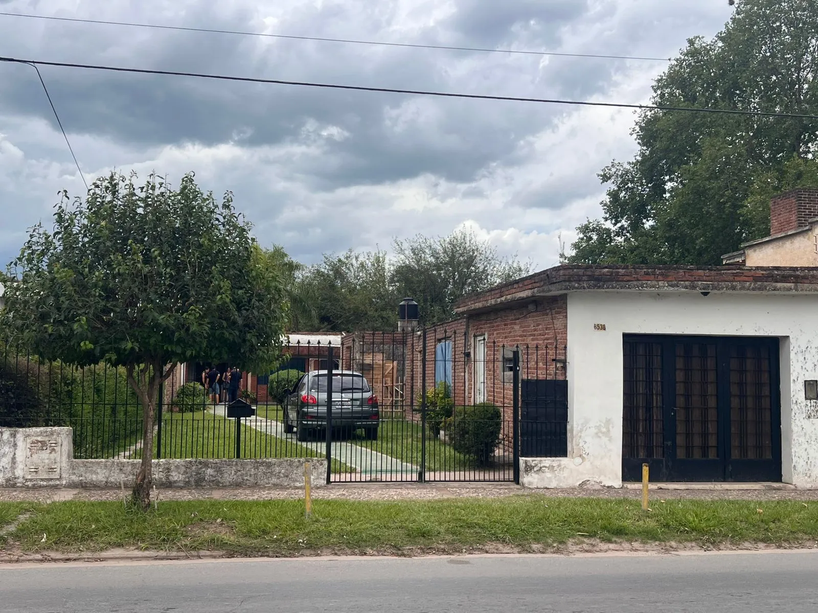 EXCELENTE LOTE CON VIVIENDA A RECICLAR APTO DUPLEX
