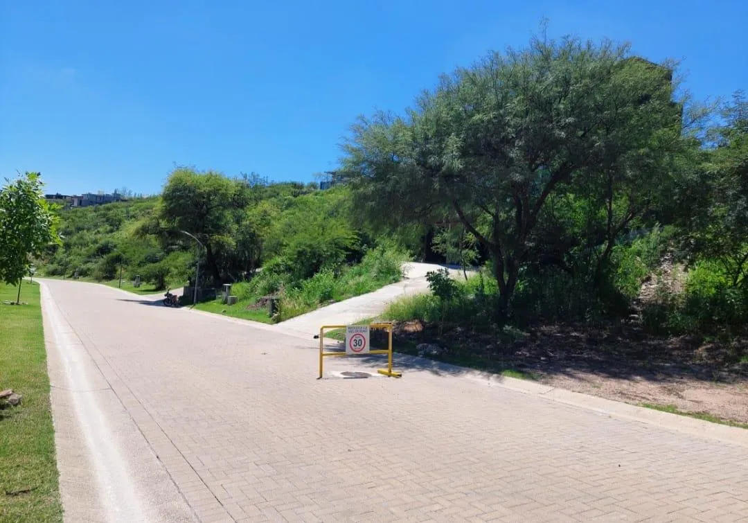 LOTE VENTA LA DESEADA SEMIPLANO 1180 M2 ESCRITURA Y POSESION INMEDIATA