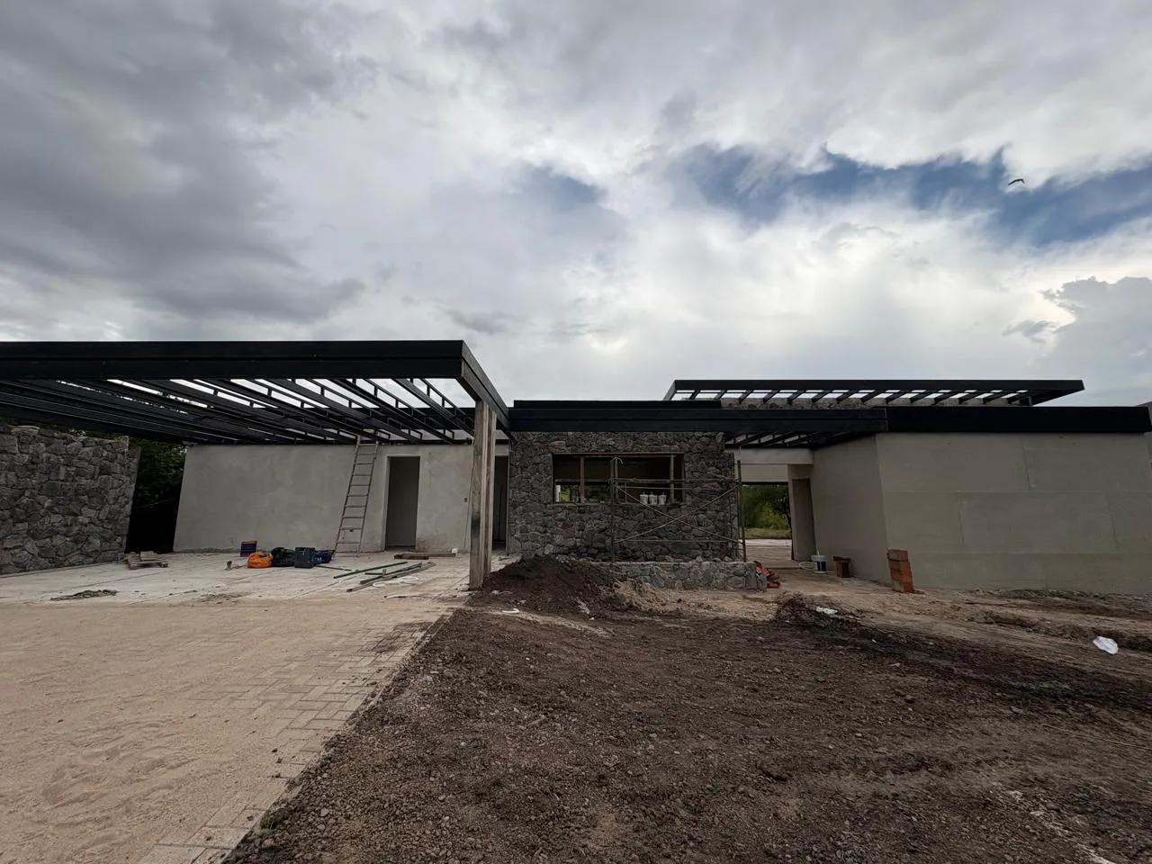 MERGER INMOBILIARIA VENDE CASA EN ESTANCIA DEL TERRON 3 DORMI, 5 BAÑOS, 3 COCHE