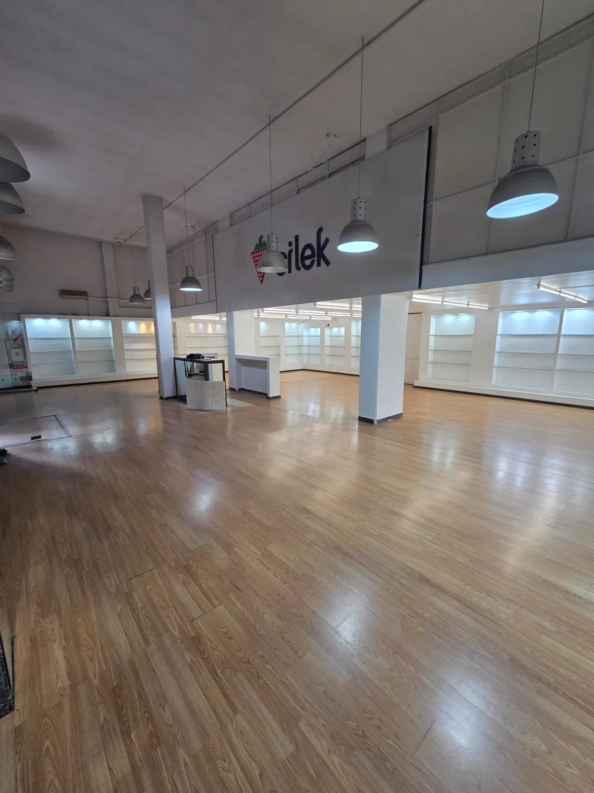 SE ALQUILA HERMOSO LOCAL COMERCIAL EN EL CENTRO!!!