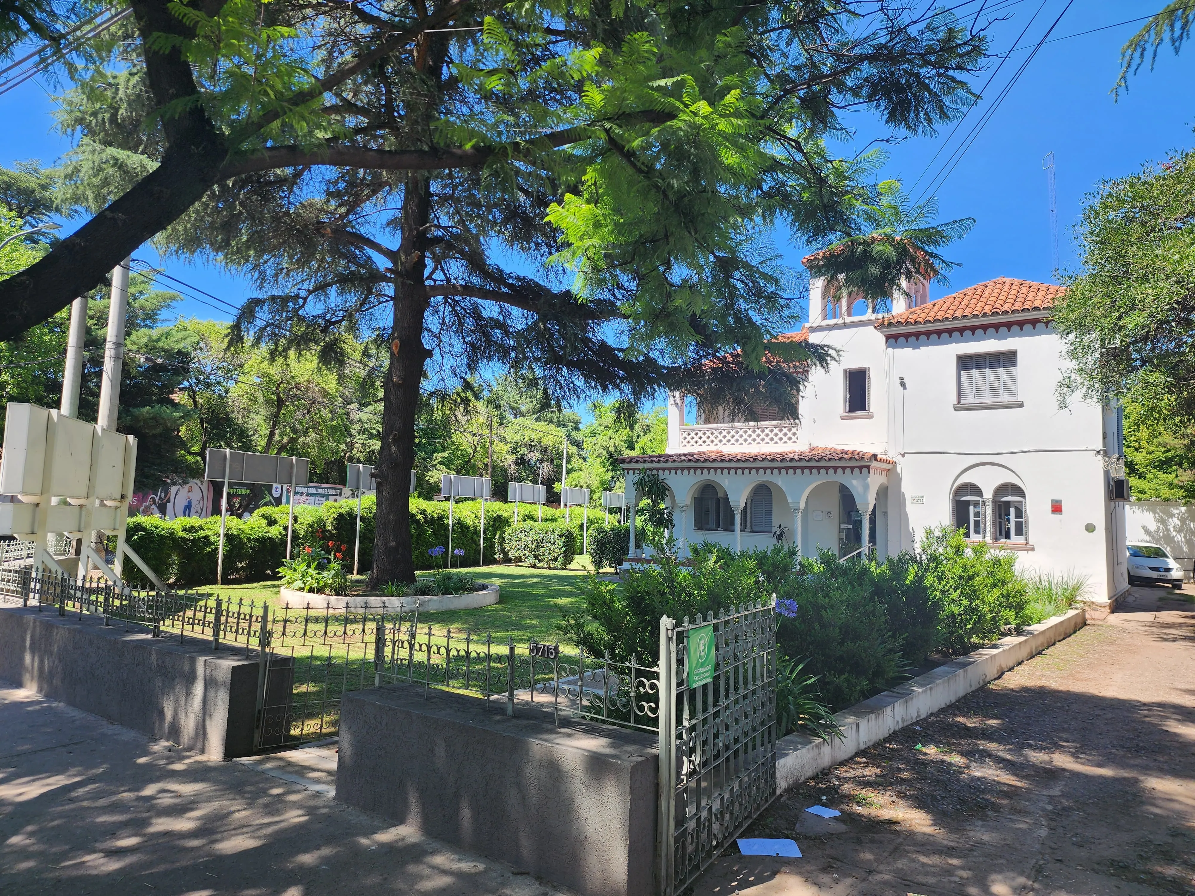 EXCELENTE CASONA EXCLUSIVA EN AV. RAFAEL NUÑEZ - B ARGUELLO