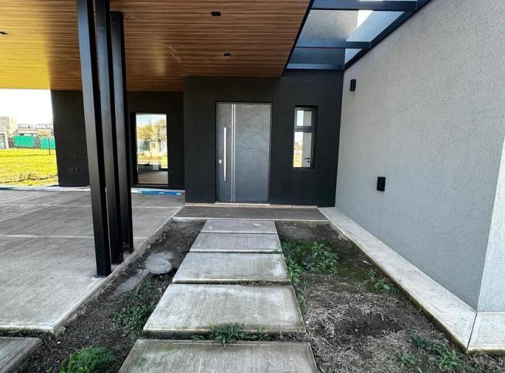 Casa · 136m² · 4 Ambientes · 2 Cocheras