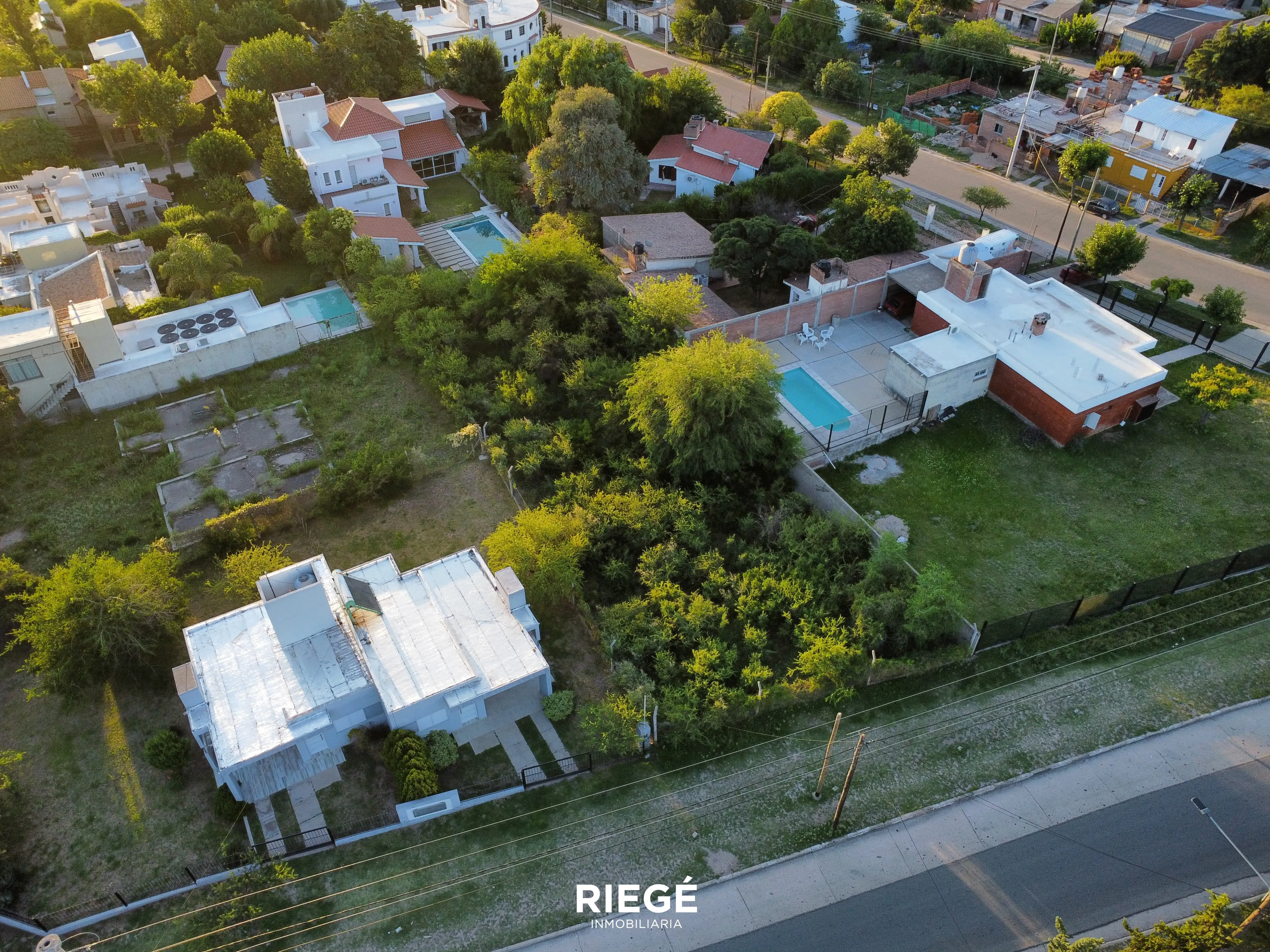 Se vende Terreno en Av. Maestro Tomas Cortes Mina Clavero