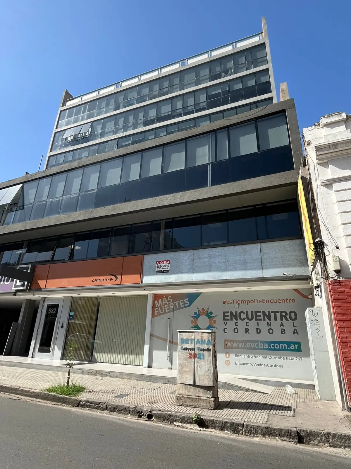 Oficina en Alquiler para uso comercial o consultorio. B Centro - Excelente ubica...