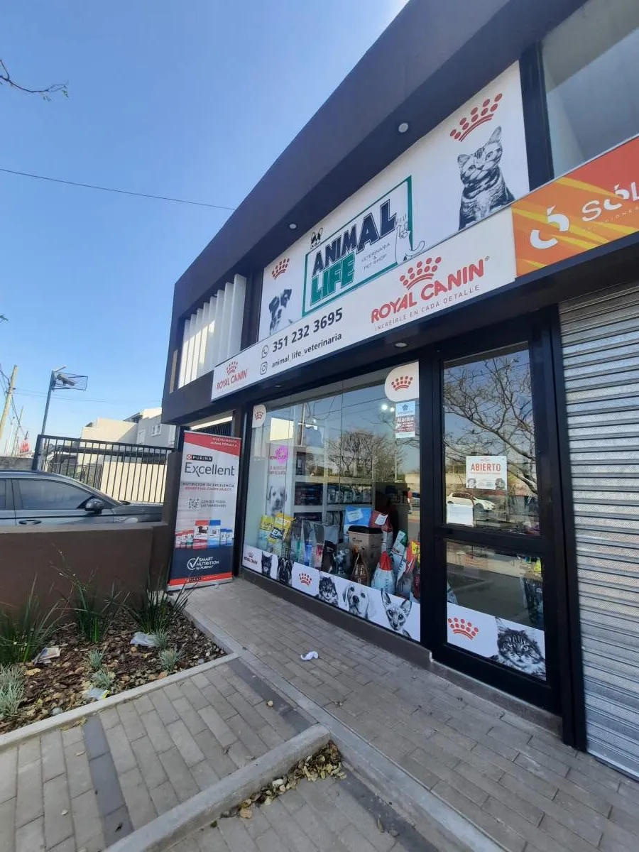 VENTA LOCAL NUEVO POETA LUGONES CON RENTA