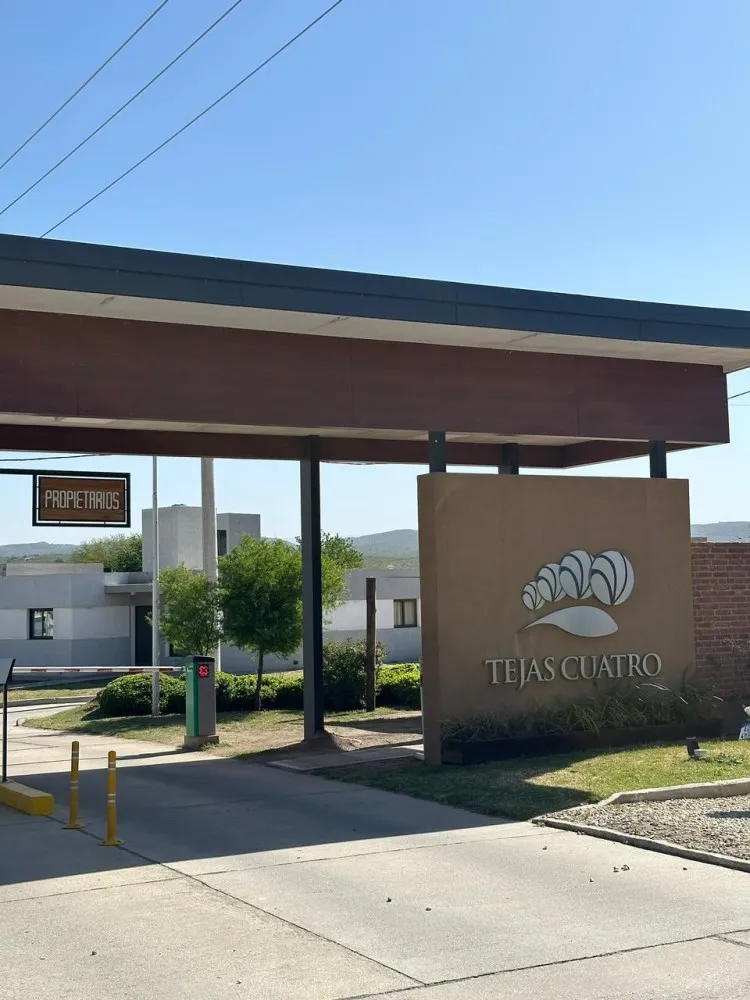 SE VENDE LOTE EN BARRIO TEJAS 4