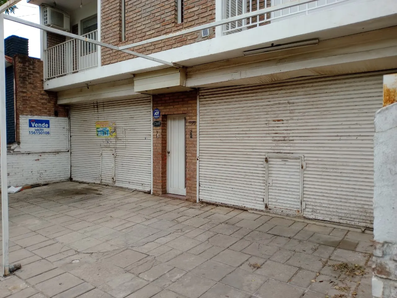 Venta de amplios locales comerciales