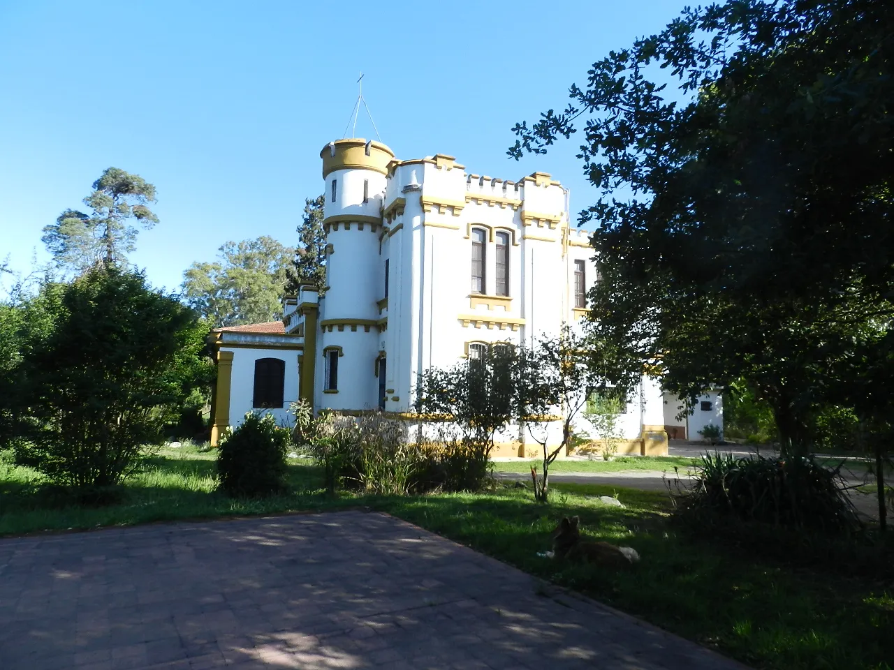 EXCELENTE TERRENO DE 3HAS CON CASA DE 20 HABITACIONES ENTRE CBA Y SALDAN
