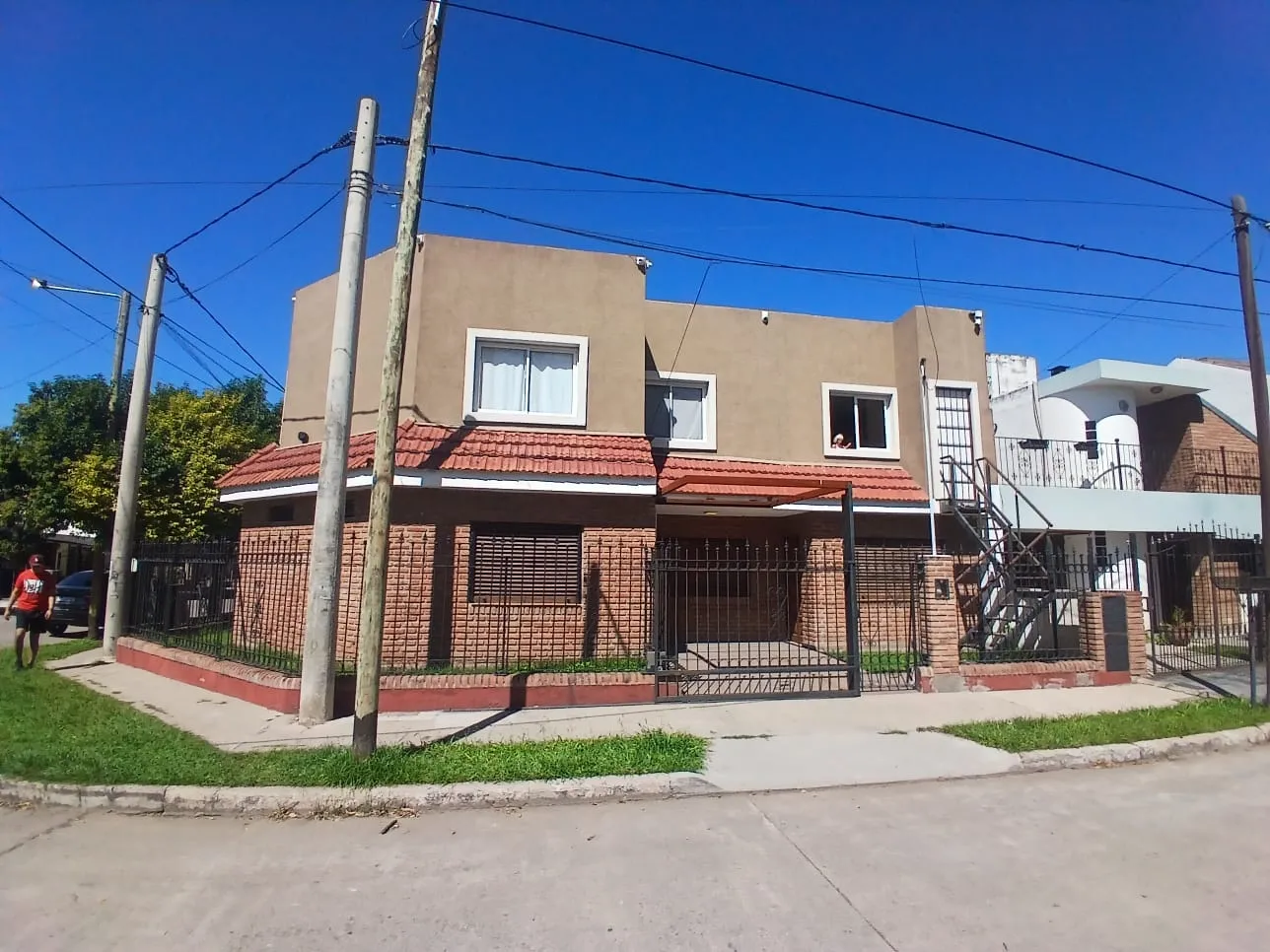 Oportunidad real: casa + depto en esquina en Parque Horizonte – ideal inversión