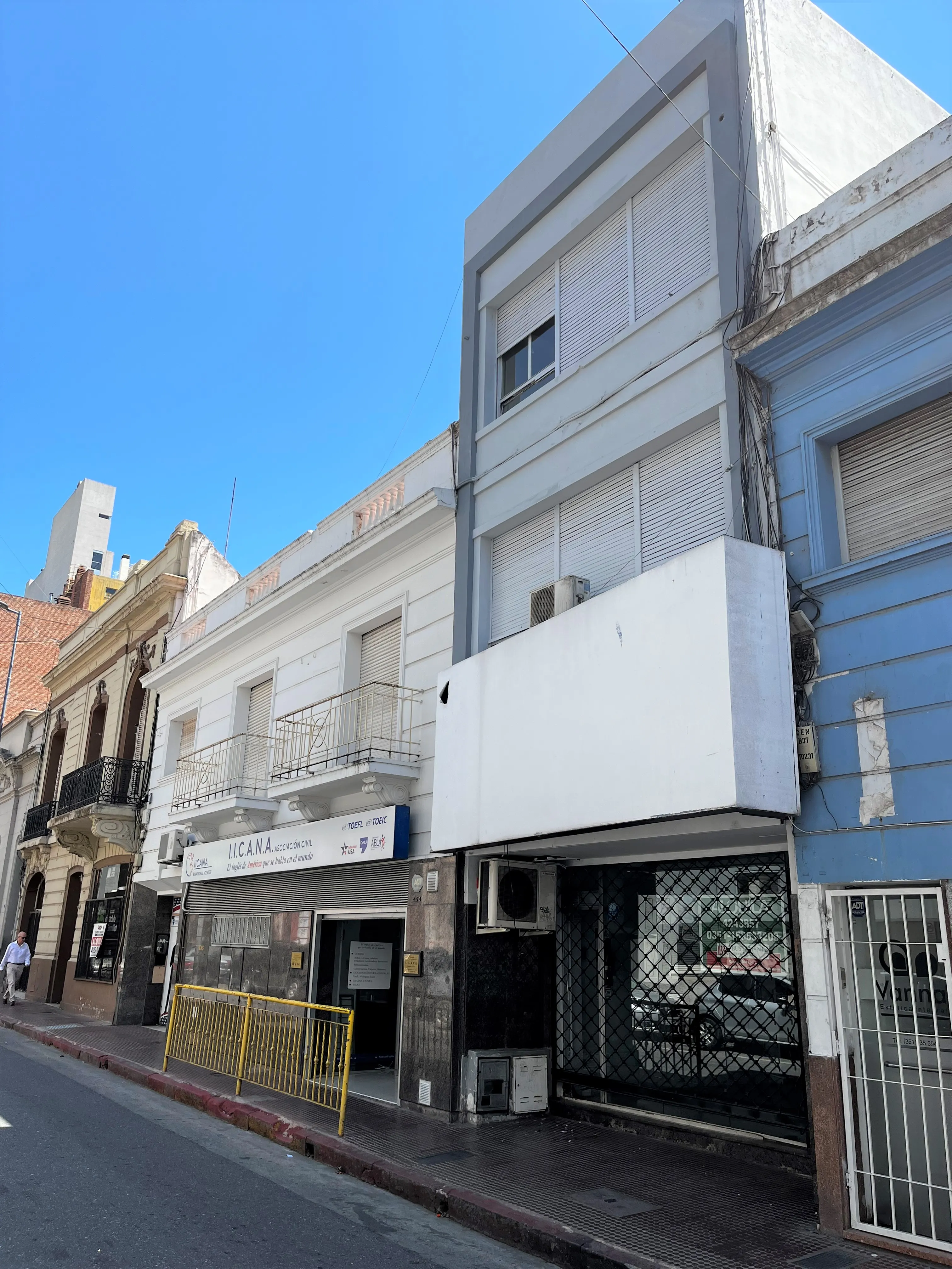 Vendo gran local comercial de 3 pisos Dean Funes al 400. B° Centro - Córdoba
