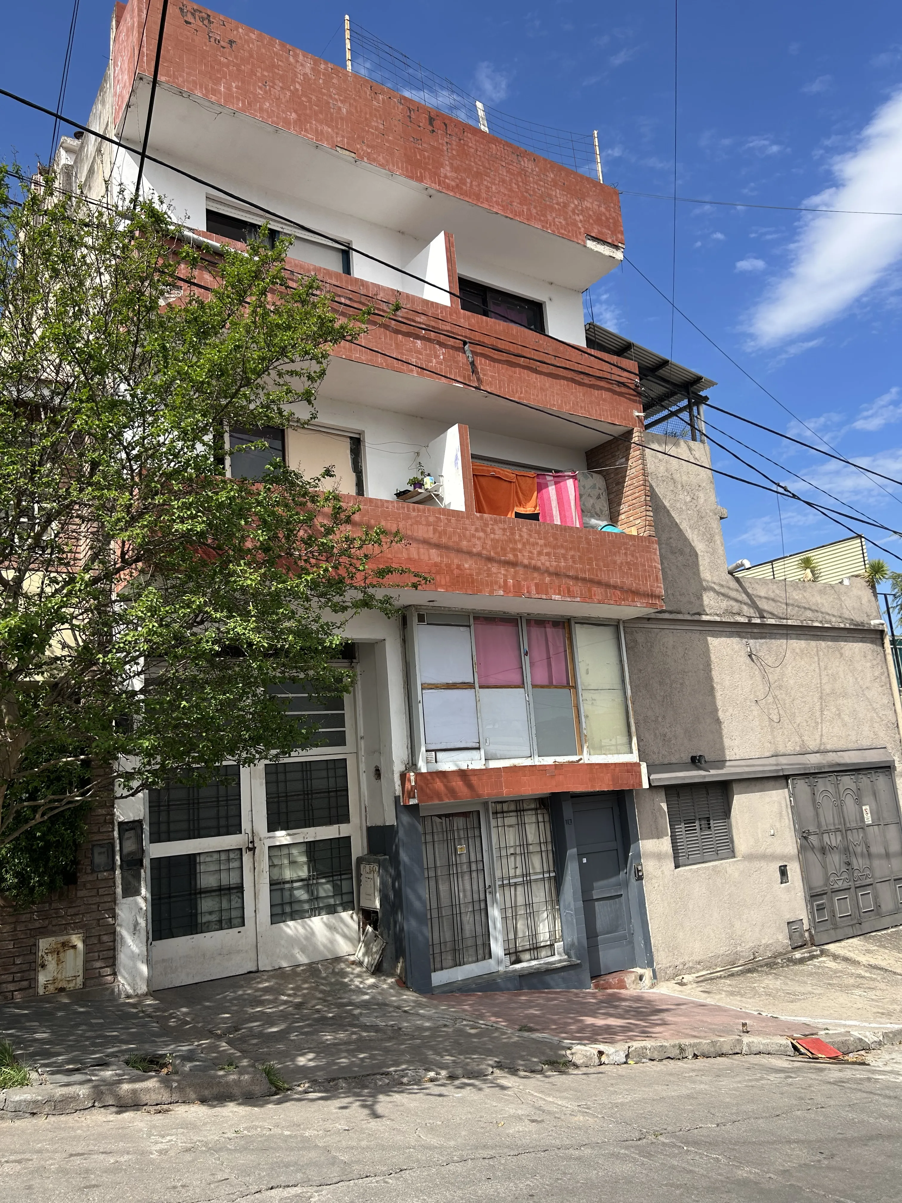 Gran Oportunidad inversores: 7 cocheras  11 deptos  local