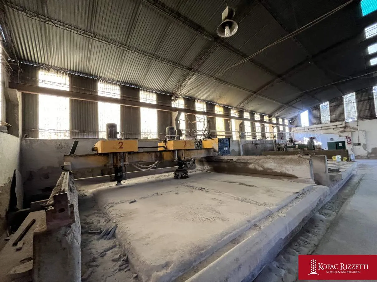 LA FALDA (SANTA MARIA DE ORO 967) - VENTA 3 GALPONES 1769 M2