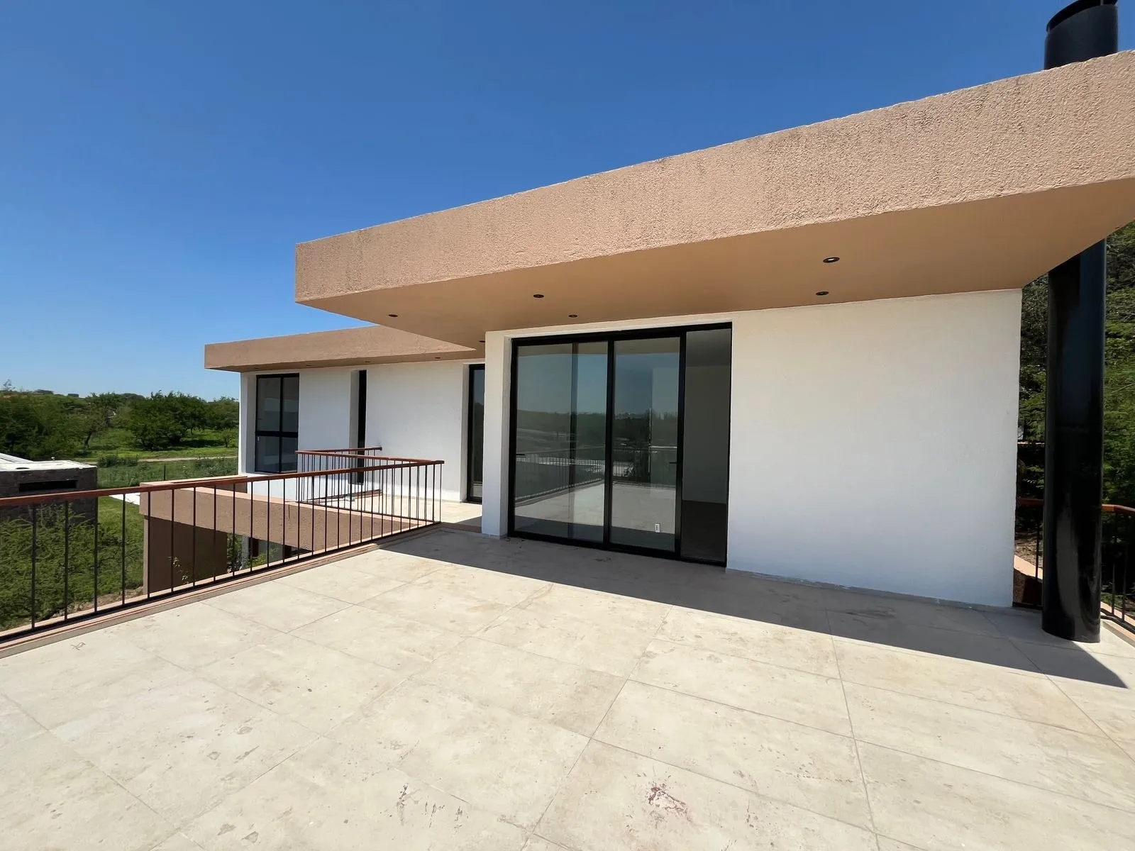 EL TERRON GRAN CASA EN VENTA CON PILETA A ESTRENAR