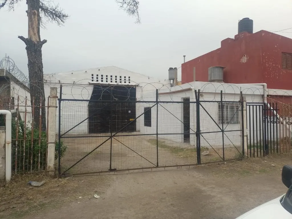 B San Felipe zona sur Galpon 204 m2 mas ofic y playa de maniobras