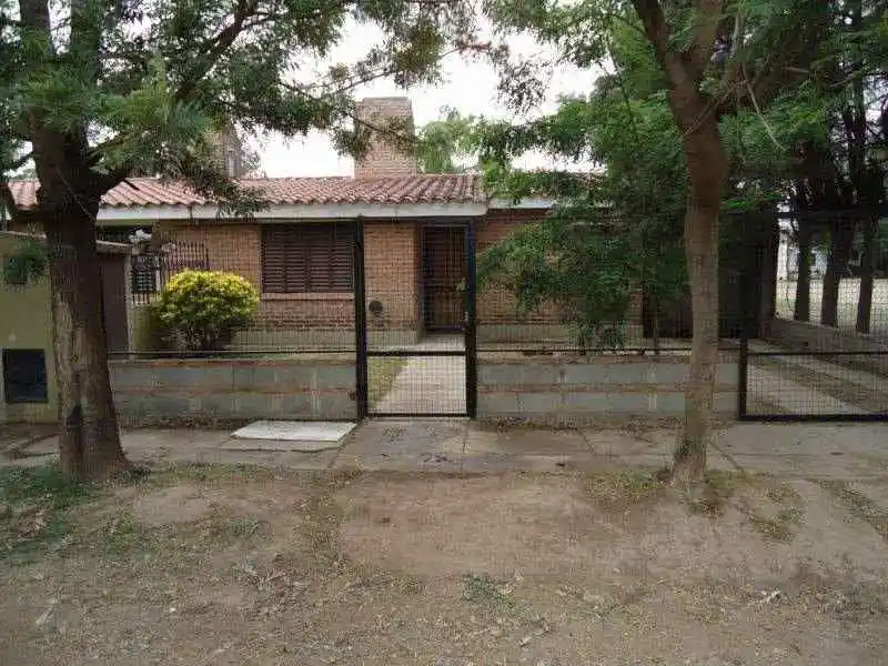 B 20 de Junio Casa 3 dorm patio amplio crenta , apto IAF
