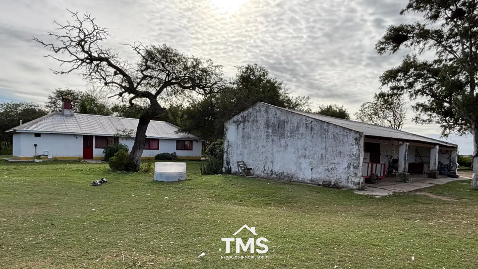 Estancia o centro logístico en loteo industrial