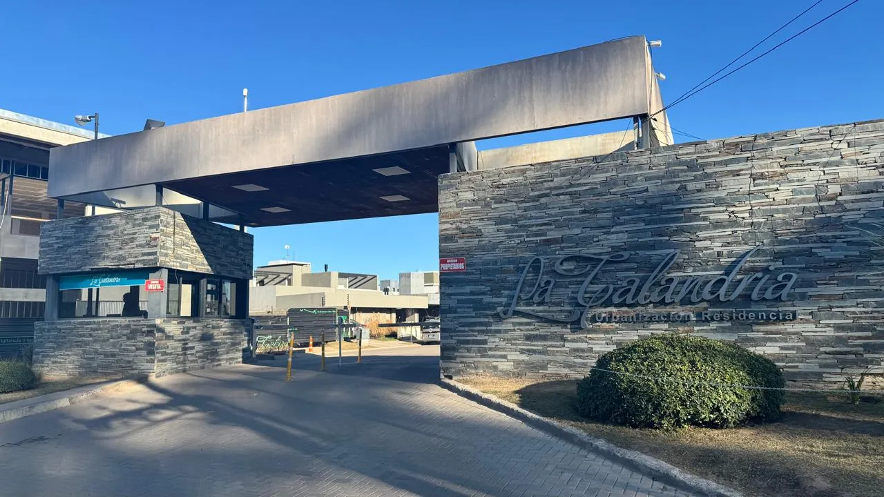 VENTA LOTE EN LA CALANDRIA BARRIO CERRADO ZONA SUR