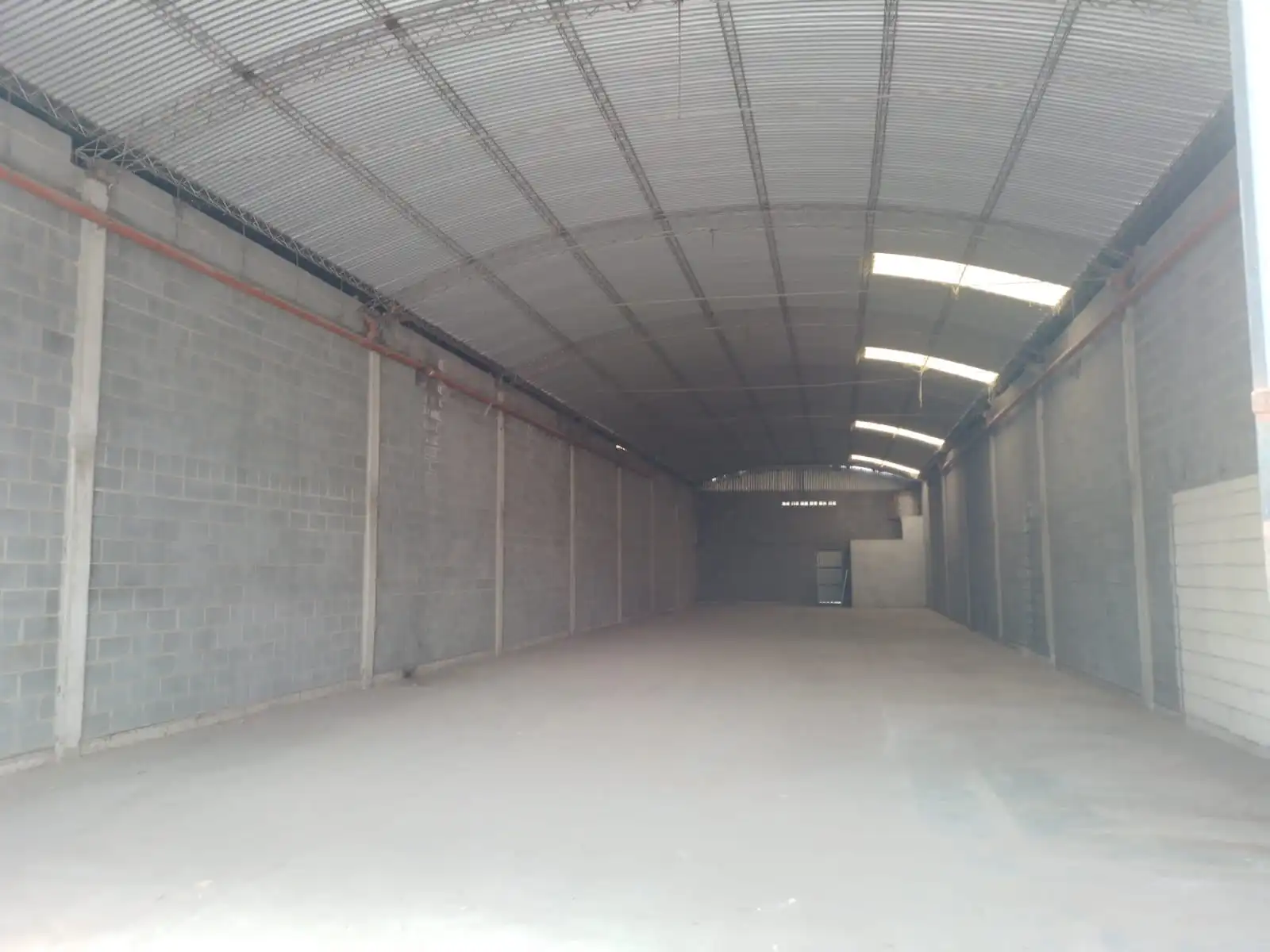 GALPON de 400 m2 en Complejo Cerrado Opc Alq temporario