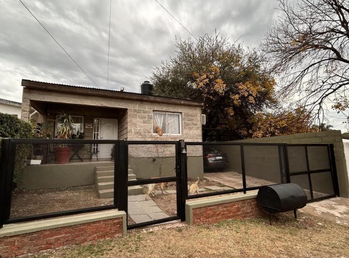 Casa · 300m² · 3 Dormitorios · 1 Cochera